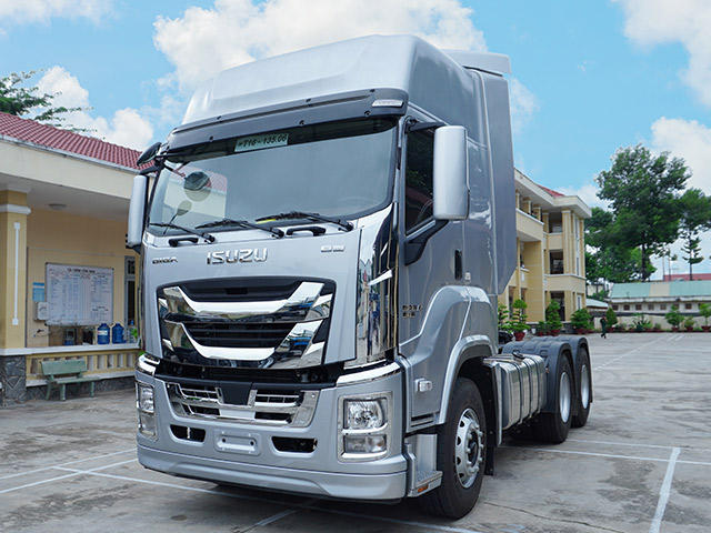Đầu kéo Isuzu Giga 2 cầu nhập khẩu 100%